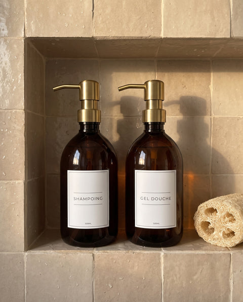 Distributeurs Shampoing et Gel douche dans une niche de douche